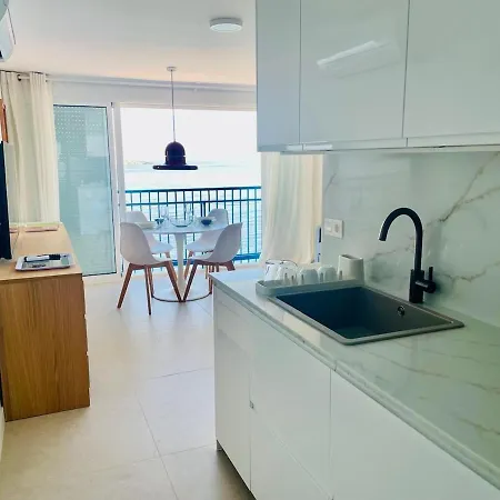 Beachfront In ベニドルム