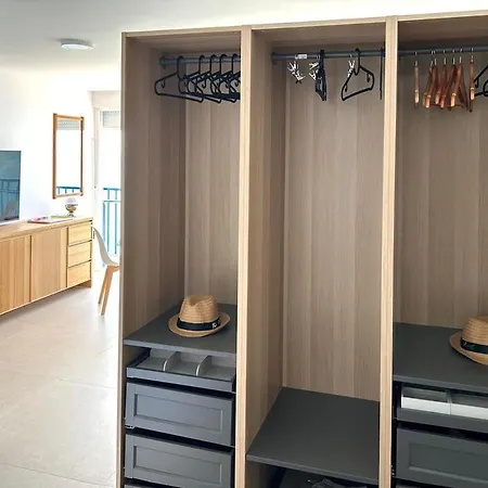 Beachfront In Apartment *